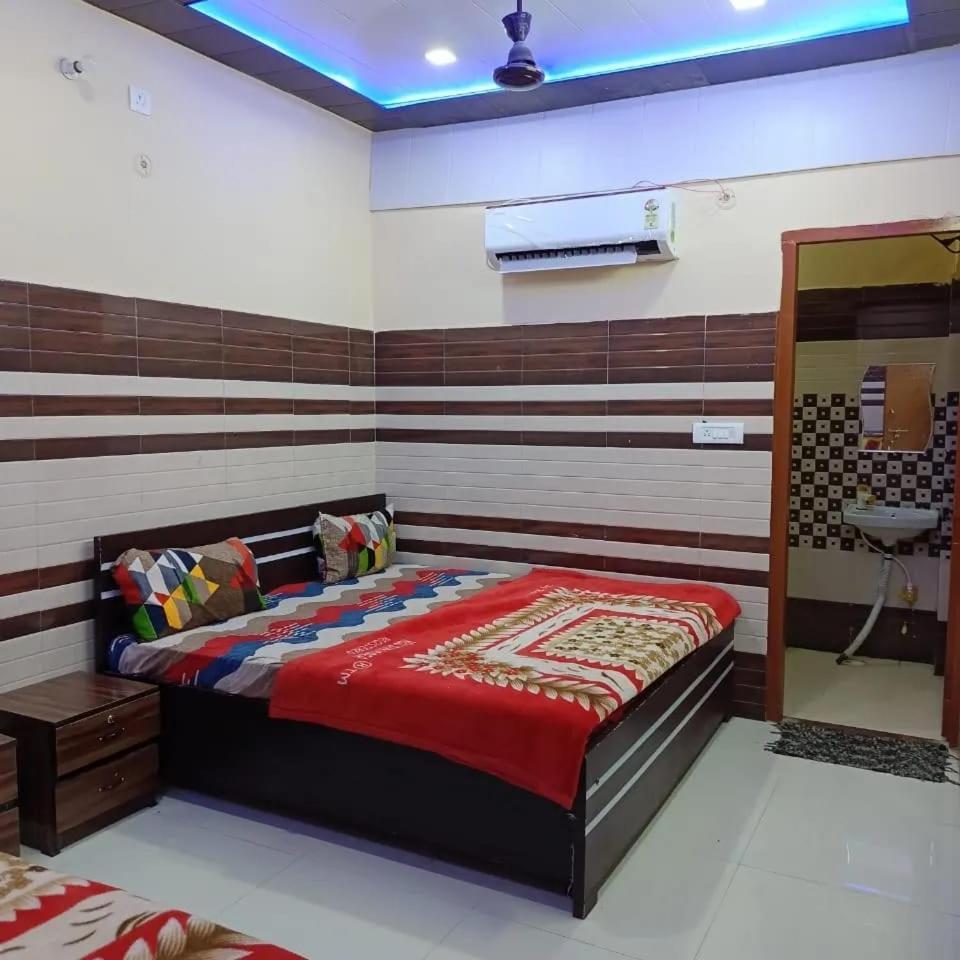 N Gaytri Place Near By Prem Mandir * Vrindavan