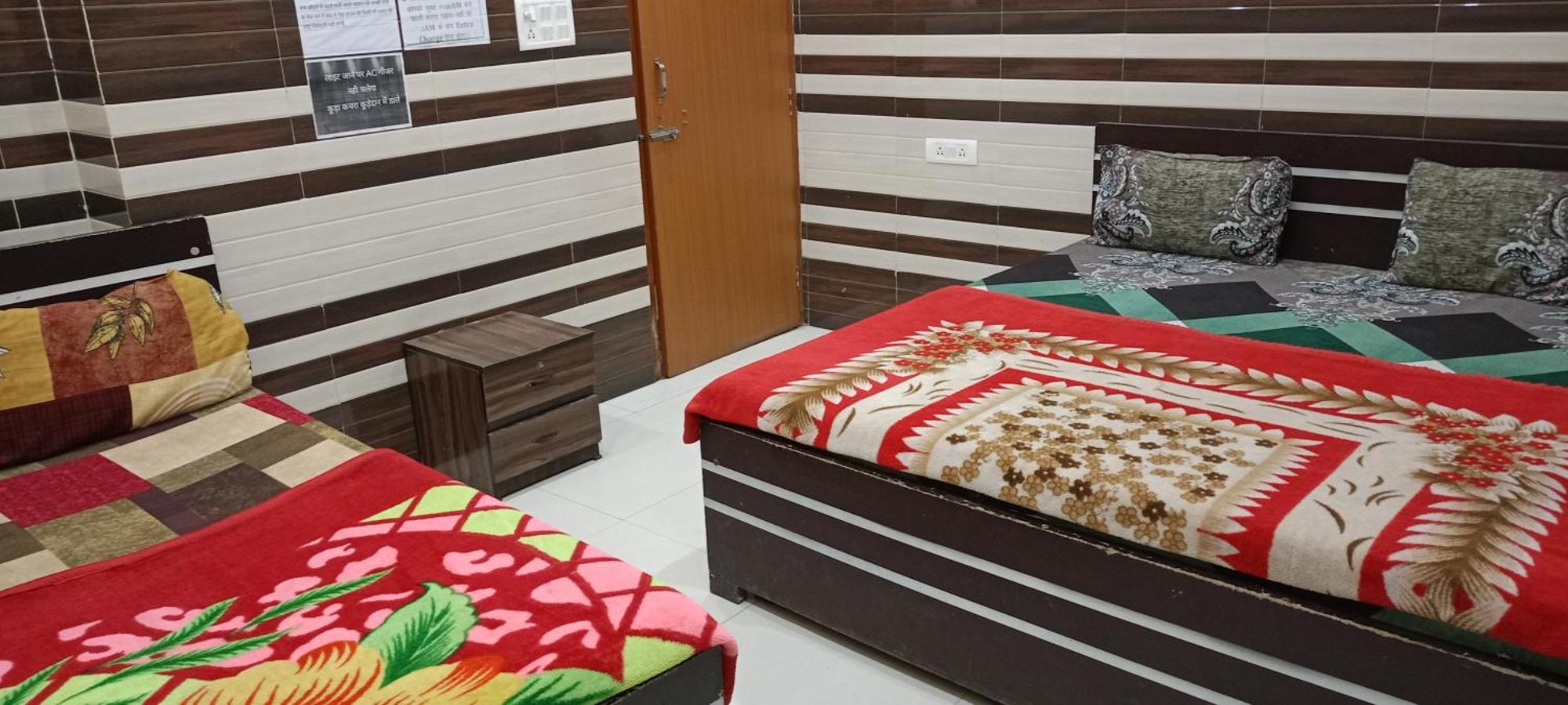 Guest house N Gaytri Place Near By Prem Mandir