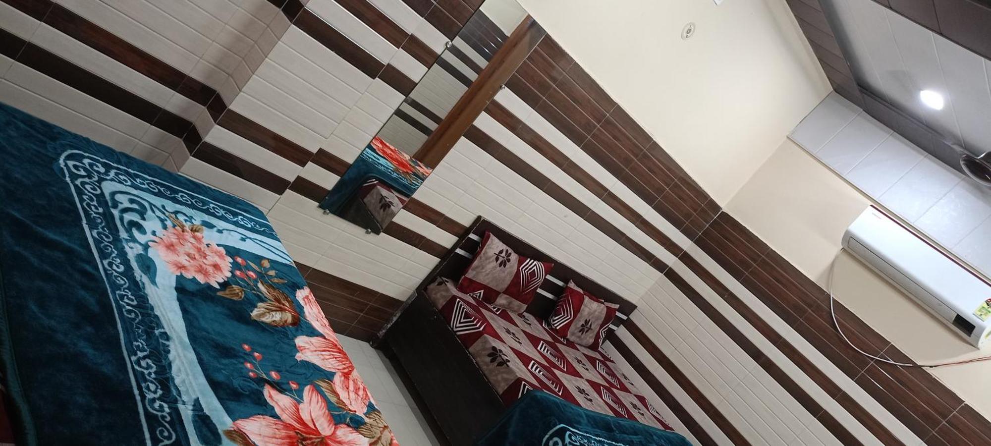 N Gaytri Place Near By Prem Mandir Guest house Vrindavan