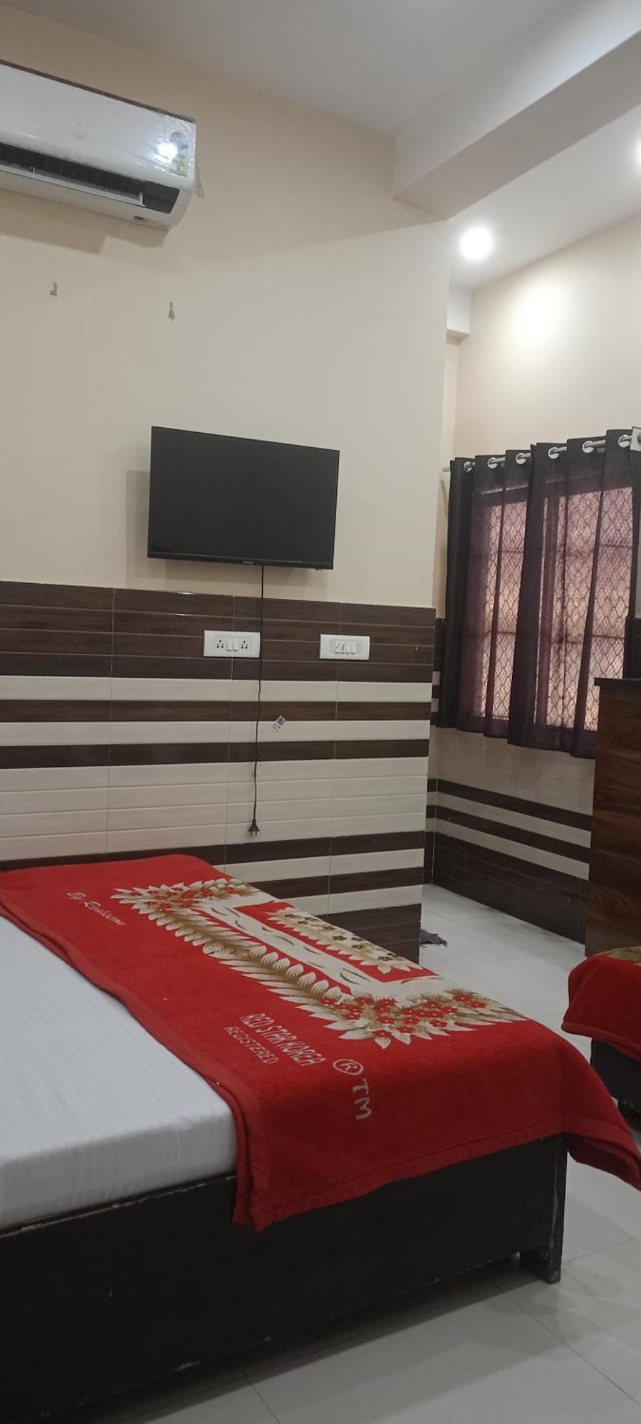 Guest house N Gaytri Place Near By Prem Mandir