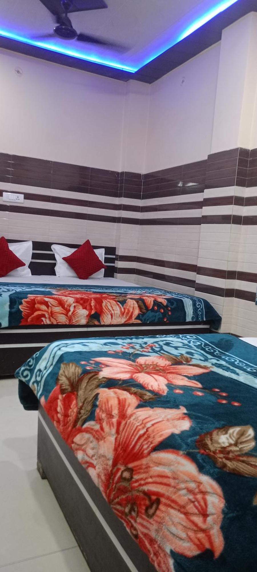 N Gaytri Place Near By Prem Mandir Guest house Vrindavan
