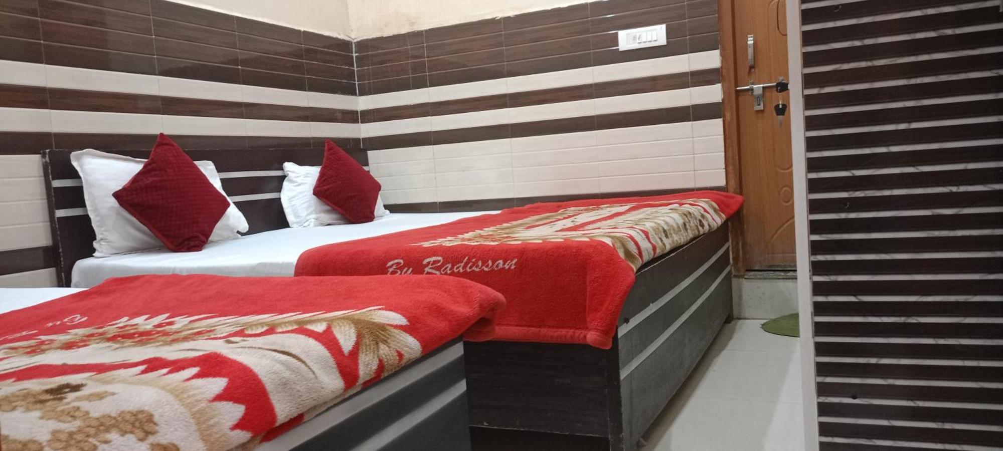 N Gaytri Place Near By Prem Mandir Guest house