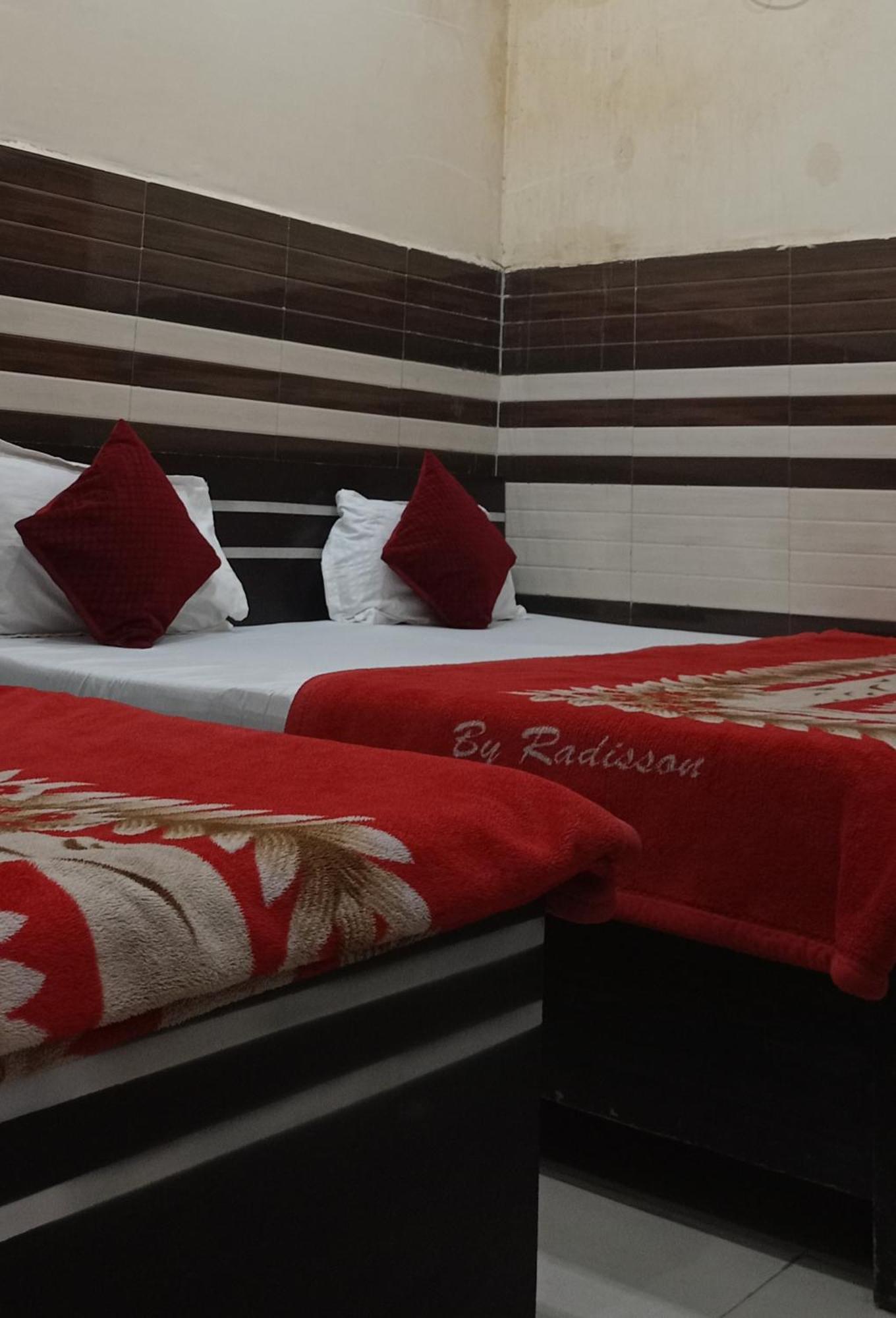 Guest house N Gaytri Place Near By Prem Mandir *