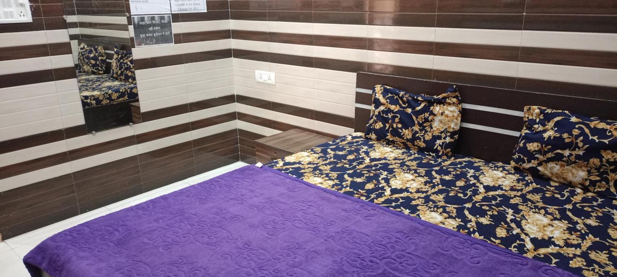 N Gaytri Place Near By Prem Mandir Guest house *