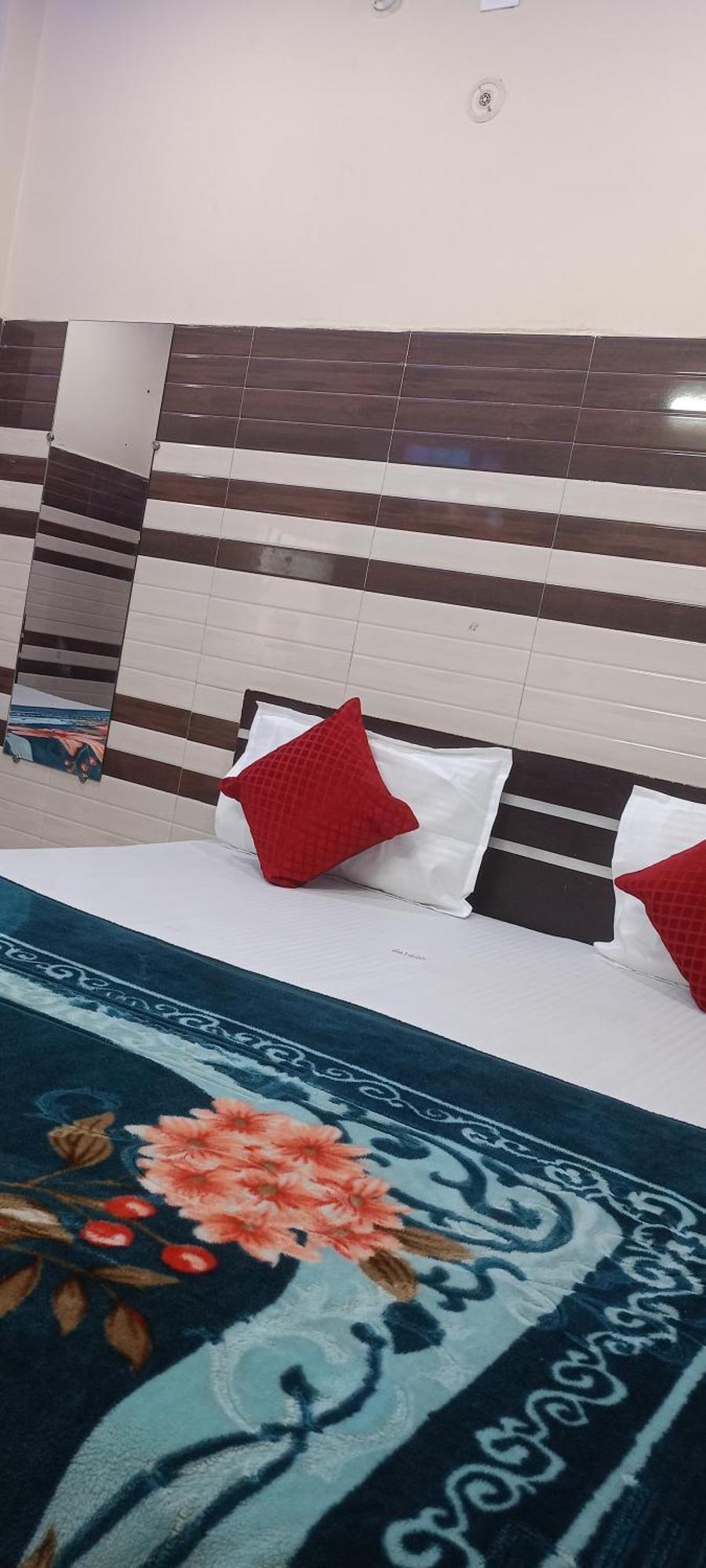 Guest house N Gaytri Place Near By Prem Mandir
