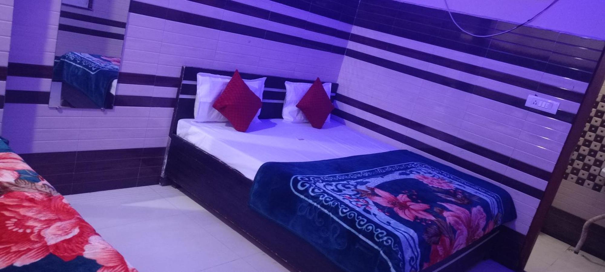 Guest house N Gaytri Place Near By Prem Mandir