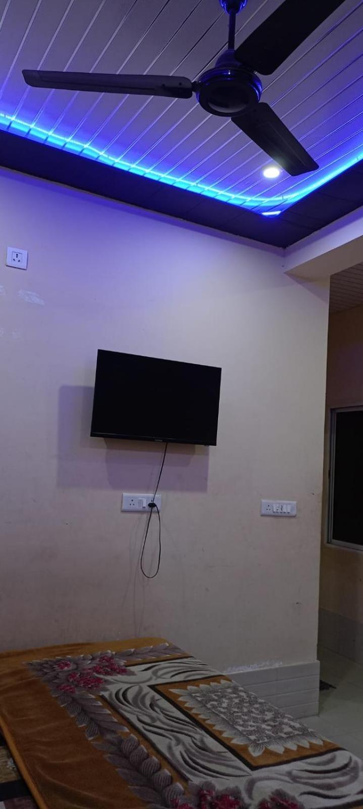 N Gaytri Place Near By Prem Mandir * Vrindavan