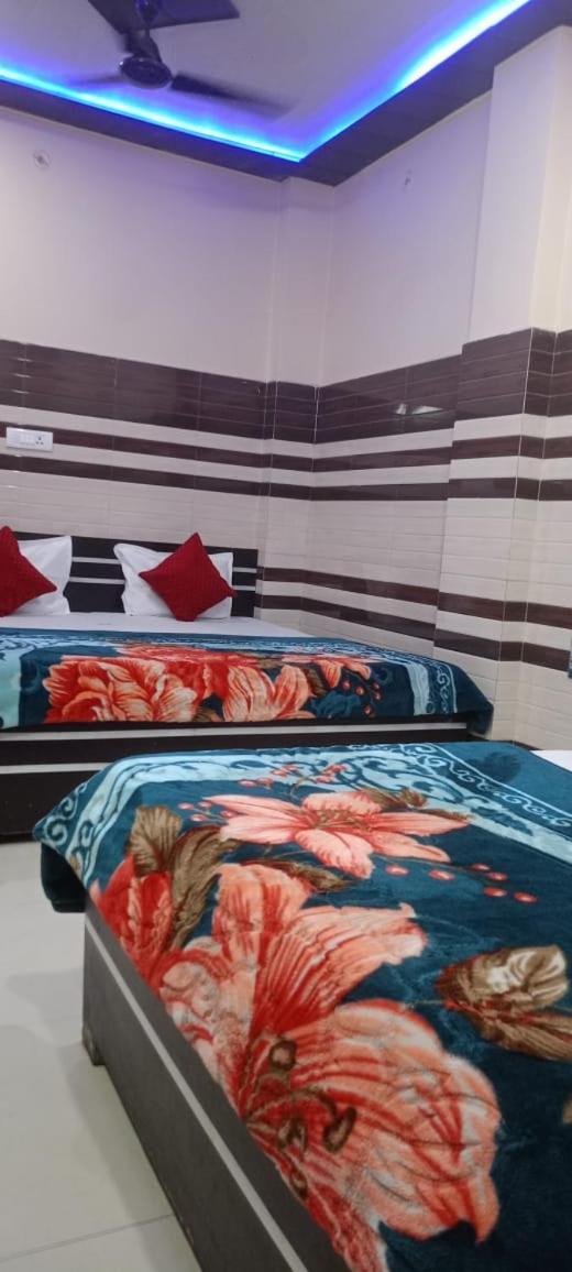 N Gaytri Place Near By Prem Mandir Guest house Vrindavan